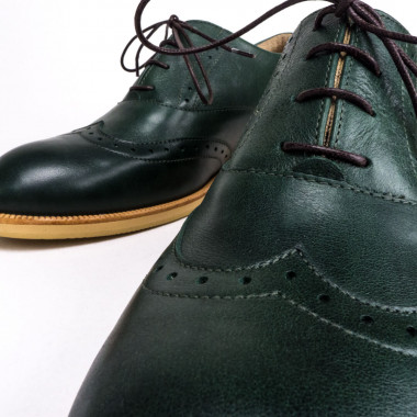 Мужские оксфорды-броги Brogue Emerald из изумрудно-зелёной кожи на бежевой подошве